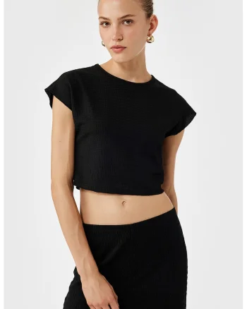 Tricou crop cu decolteu la baza gatului, Negru