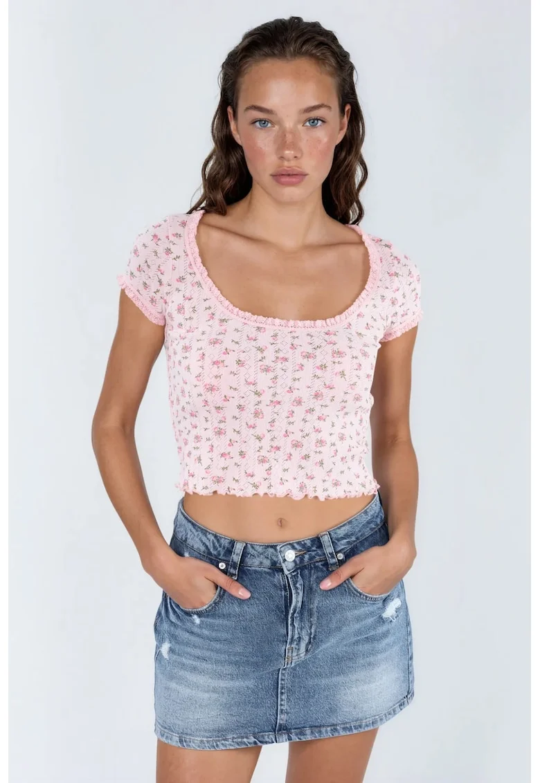 Tricou dama,  floral, roz pudra, maneca scurta, volanase, bumbac si poliester