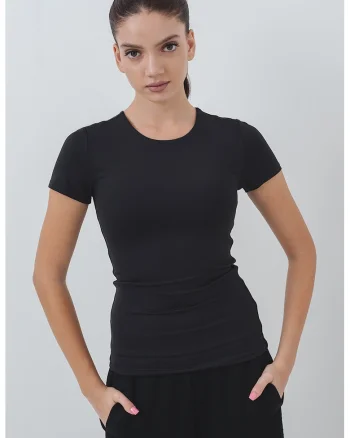 Tricou slim-fit cu decolteu la baza gatului, Negru