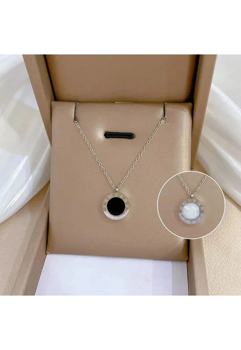 Colier argintiu, din otel inoxidabil, cu pandantiv rotund, suflat cu aur 18k, Davis C6
