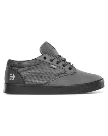 Pantofi sport cu sireturi