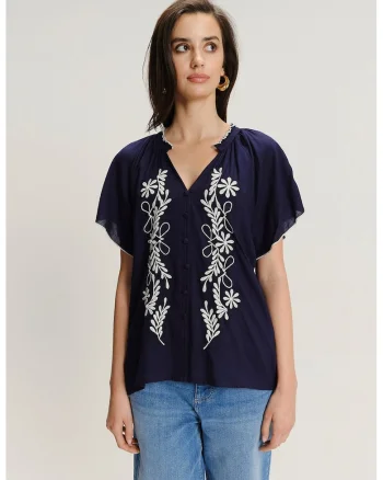 Bluza cu flori brodate si nasturi, Alb/Bleumarin