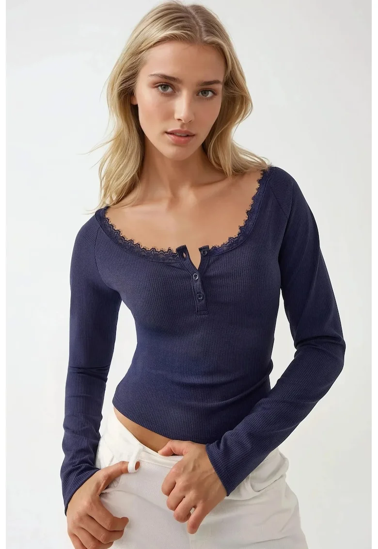 Bluza dama,  top slim fit cu maneca lunga, detaliu din dantela, albastru, jerseu
