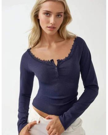 Bluza dama,  top slim fit cu maneca lunga, detaliu din dantela, albastru, jerseu