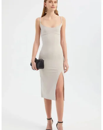 Rochie midi mulata,  decolteu rotund, bretele spaghetti, crapatura laterala, bej, jerseu