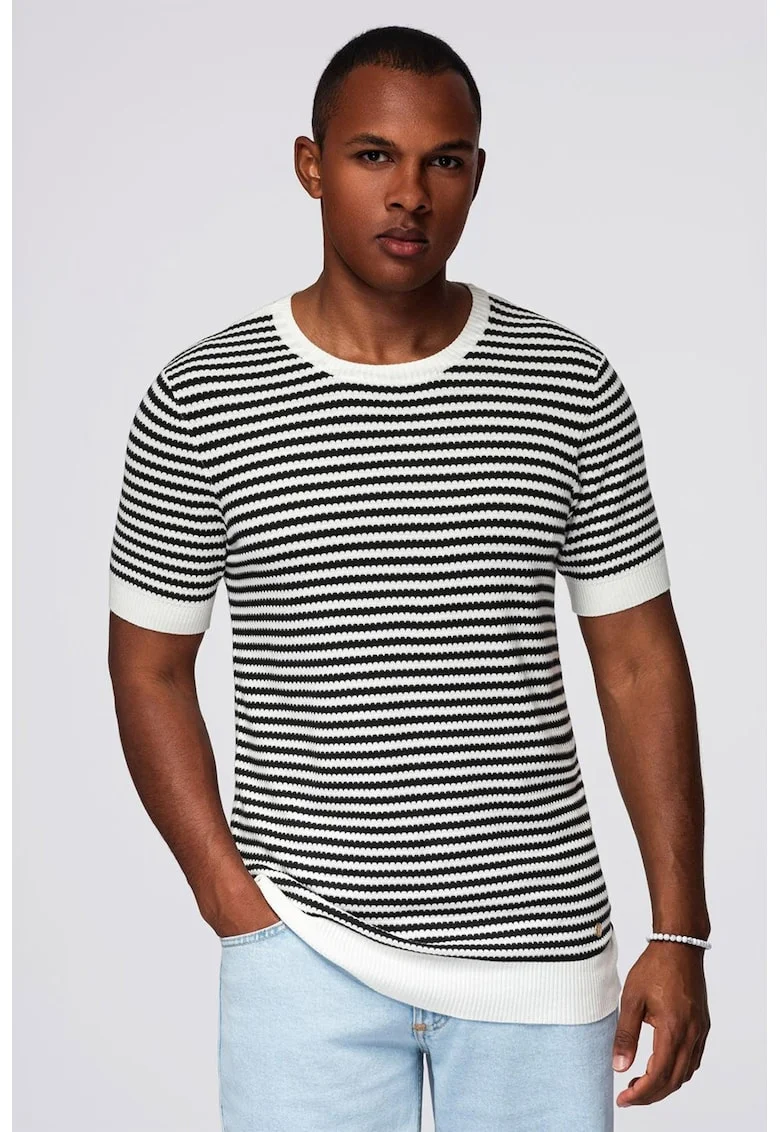 Tricou tricotat cu decolteu la baza gatului, Alb/Negru