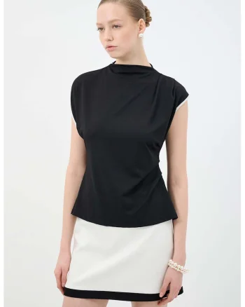 Tricou cu decolteu drapat, Negru