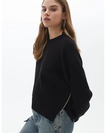 Pulover cu fermoar lateral la terminatie, Negru