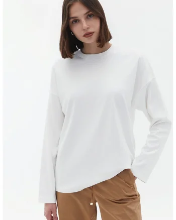 Bluza lejera cu decolteu la baza gatului, Alb
