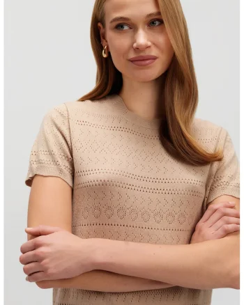 Tricou cu decolteu la baza gatului si perforatii decorative, Bej inchis