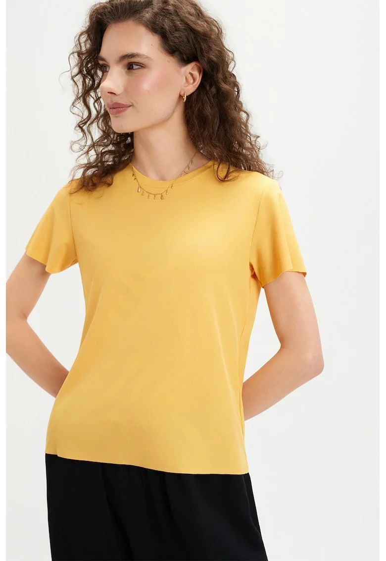 Tricou slim-fit cu decolteu la baza gatului, Galben