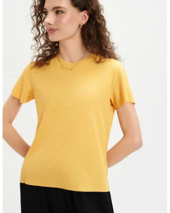 Tricou slim-fit cu decolteu la baza gatului, Galben