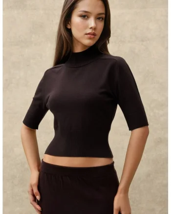 Pulover dama  scurt, guler inalt, texturat, maro inchis, tricot