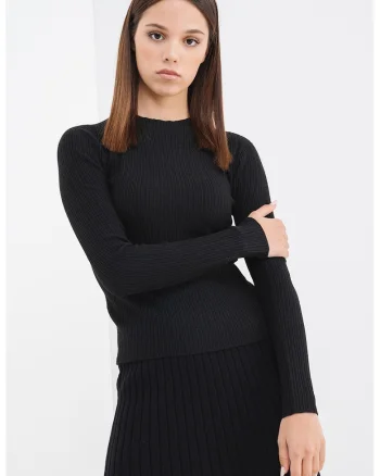 Pulover slim fit cu decolteu la baza gatului, Negru