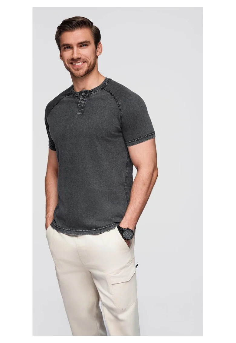 Tricou cu efect decolorat si nasturi la decolteu  OM-TSWT-0150, Negru