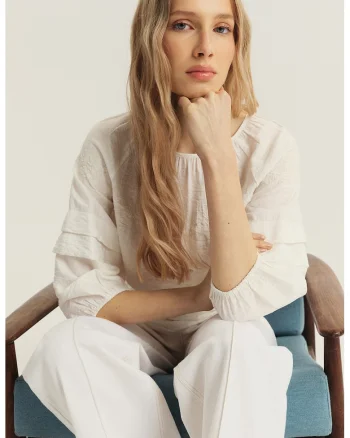 Bluza cu model uni si terminatie cu volane, Crem