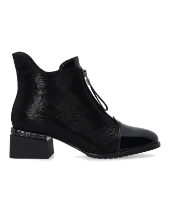 Botine cu detalii din piele lacuita