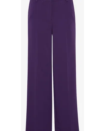 Pantaloni cu croiala ampla si buzunare,