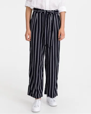 Pantaloni cu croiala dreapta si dungi,