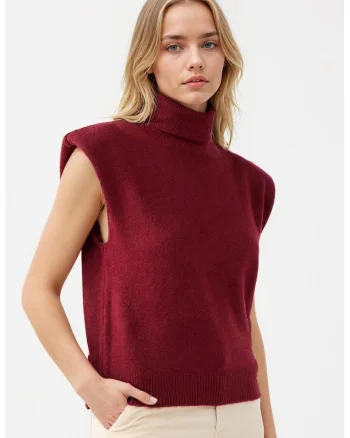 Pulover cu umeri intariti si guler inalt, fara maneci, Visiniu