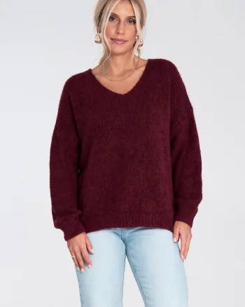Pulover dama  supradimensionat, decolteu in V, visiniu, material lejer, acril