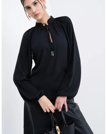 Bluza vaporoasa cu maneci bufante, Negru