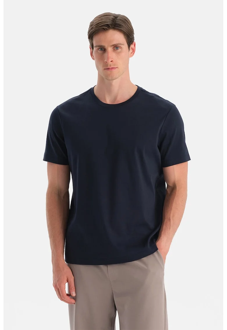 Tricou cu decolteu la baza gatului si model uni, Bleumarin