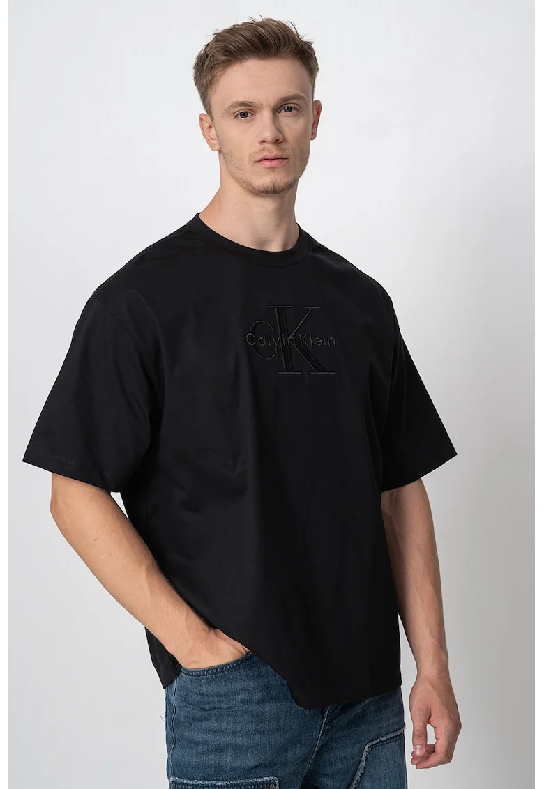 Tricou cu decolteu la baza gatului si logo brodat, Negru