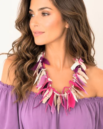 Colier handmade unicat din piele naturala,nuante alb ,fuchsia ,roz ,mov