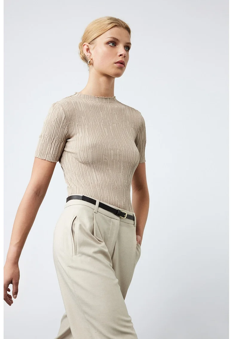 Pulover cambrat cu model texturat si maneci scurte, Maro taupe deschis
