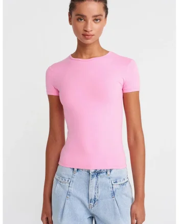 Tricou dama  crop, slim fit, roz aprins, maneca scurta, elastic