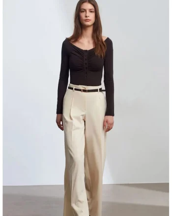 Pantaloni dama,  croiala larga, cu curea, crem natural, crep