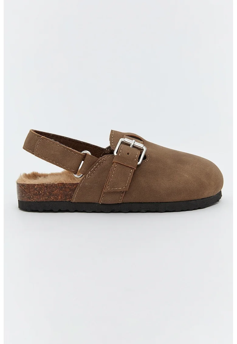 Papuci din piele intoarsa sintetica cu catarama si velcro, Maro inchis