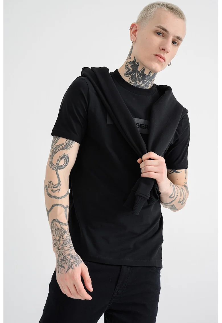 Tricou cu decolteu la baza gatului si logo, Negru