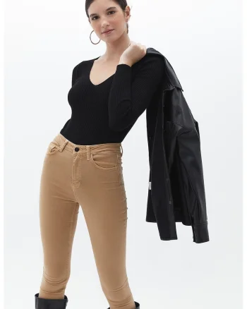 Pulover uni slim fit cu decolteu in V, Negru