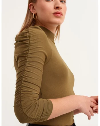 Bluza slim fit cu maneci cu fronseuri, Maro deschis