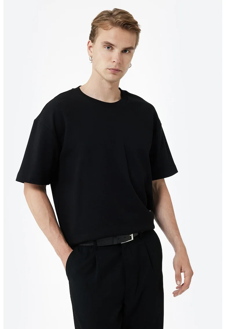 Tricou relaxed fit cu decolteu la baza gatului, Negru
