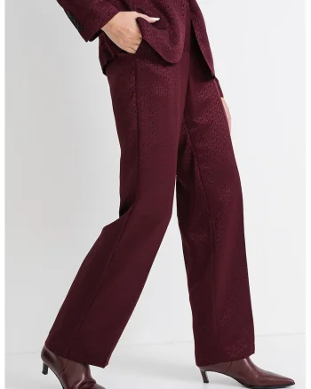 Pantaloni cu croiala dreapta si pensa, Visiniu