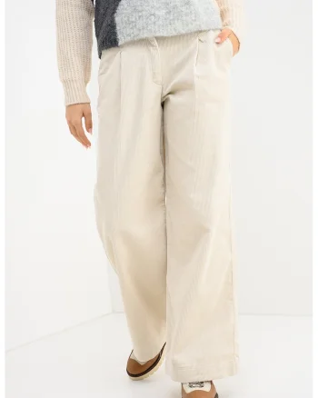 Pantaloni ampli reiati, Alb fildes