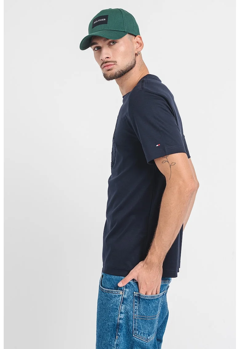 Tricou cu decolteu la baza gatului si logo