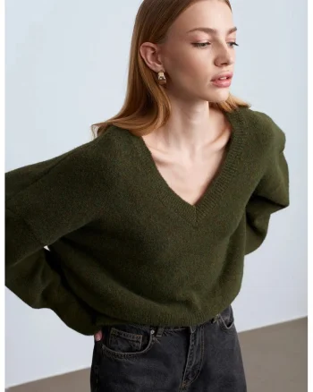 Pulover dama,  regular-fit, cu decolteu in V, verde padure, tricotat cu nervuri,