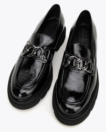 Mocasini,  piele lacuita, cu lant decorativ, negru