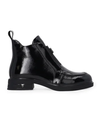Botine scurte din piele lacuita