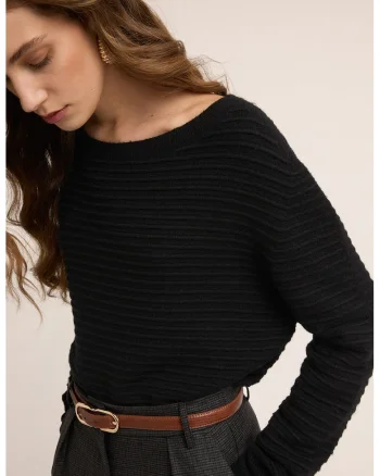Pulover striat cu decolteu barcuta, Negru