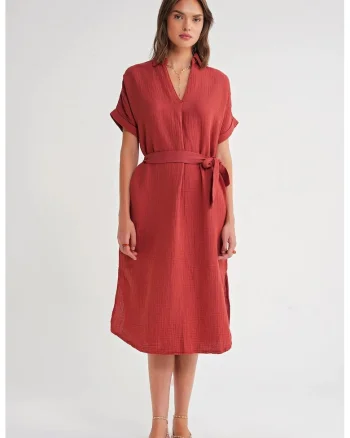 Rochie midi  rosu caramiziu, cu maneca scurta, textil