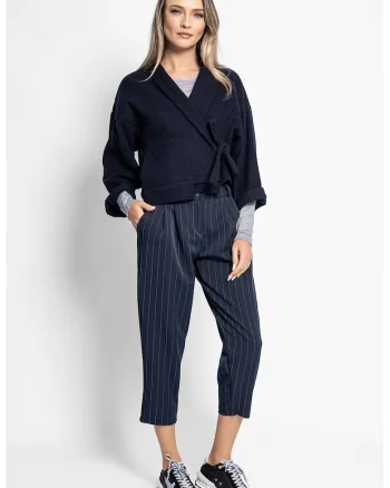 Pantaloni capri cu model cu dungi discrete, Bleumarin