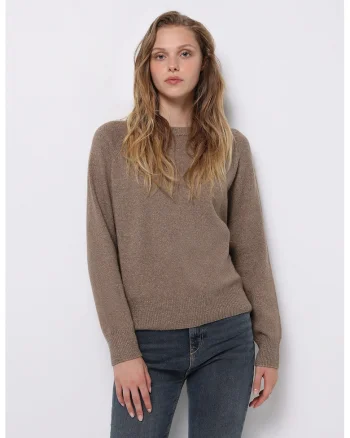 Pulover cu decolteu la baza gatului si maneci raglan, Maro