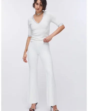 Pantaloni evazati cu model uni, Alb