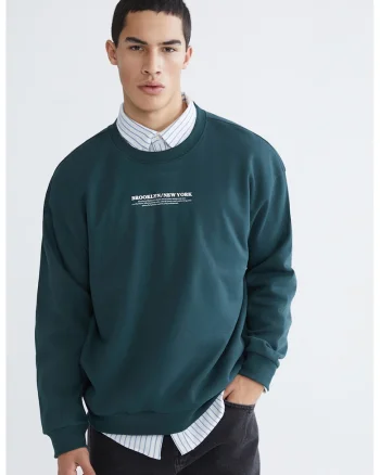 Bluza de trening cu decolteu la baza gatului si imprimeu text, Verde englez