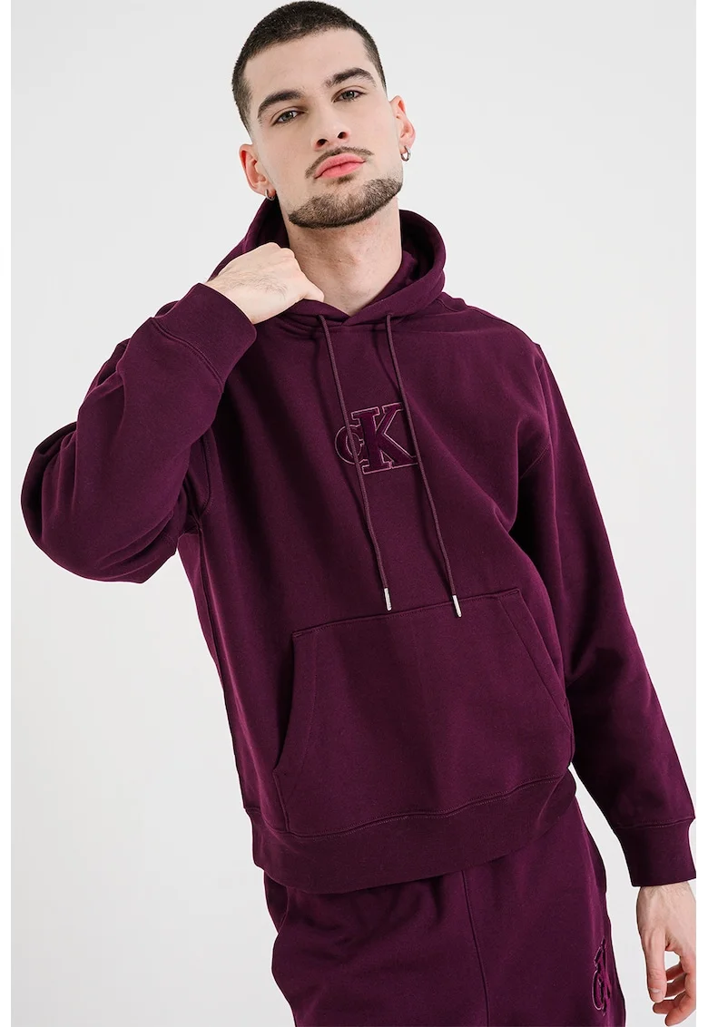 Hanorac lejer cu buzunar kangaroo si aplicatie cu model monograma, Violet tyrian